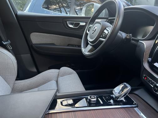 2022 Volvo XC60 Recharge Plug-In Hybrid T8 Inscription