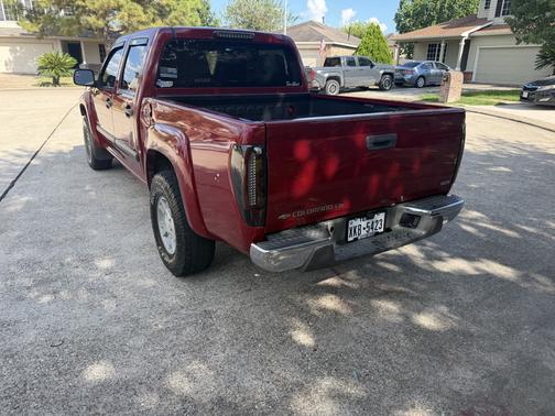 Red 2005 Chevrolet Colorado Z71