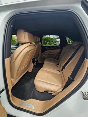 White 2019 Porsche Cayenne Cayenne