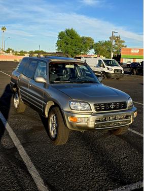 2000 Toyota RAV4 Base