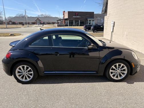 2017 Volkswagen Beetle 1.8T SEL