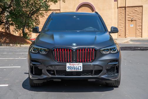 Black 2022 BMW X5 xDrive40i