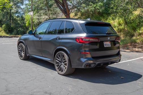 Black 2022 BMW X5 xDrive40i