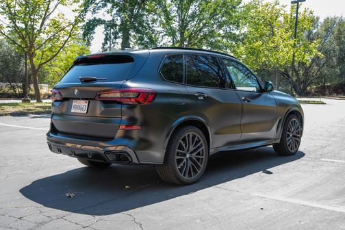 Black 2022 BMW X5 xDrive40i