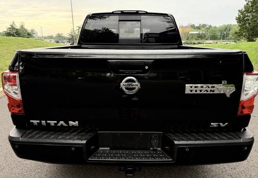 2017 Nissan Titan SV