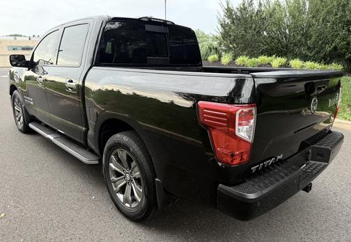 2017 Nissan Titan SV