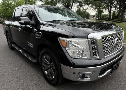 2017 Nissan Titan SV