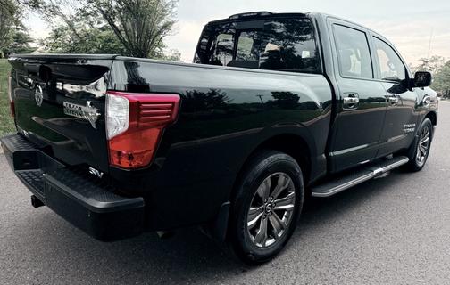 2017 Nissan Titan SV