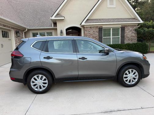 Gray 2018 Nissan Rogue S