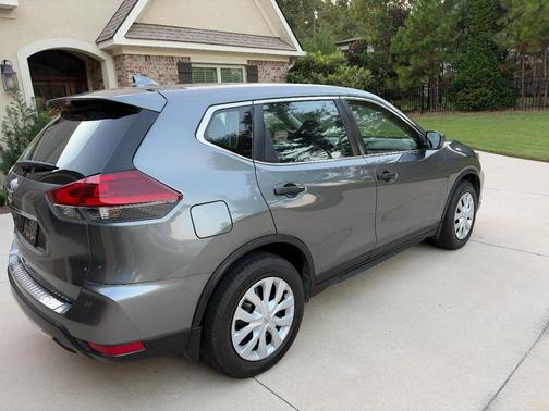 Gray 2018 Nissan Rogue S
