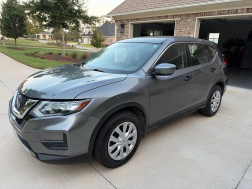 Gray 2018 Nissan Rogue S
