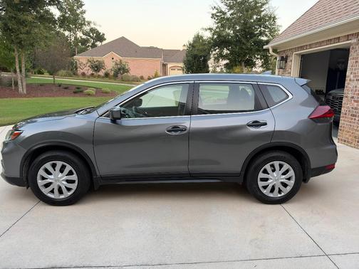 Gray 2018 Nissan Rogue S