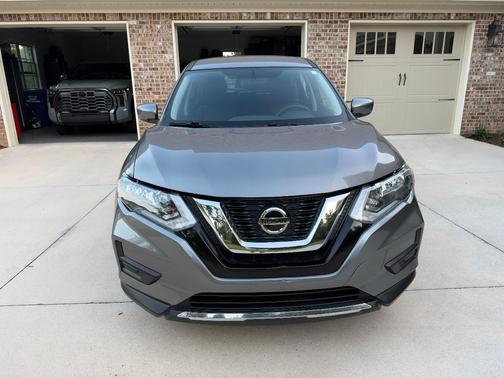 Gray 2018 Nissan Rogue S