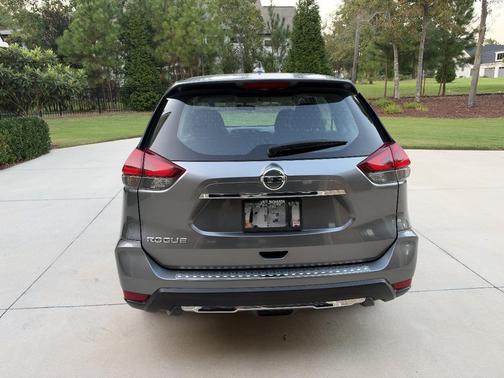 Gray 2018 Nissan Rogue S