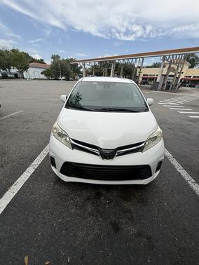 White 2018 Toyota Sienna LE