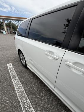 White 2018 Toyota Sienna LE
