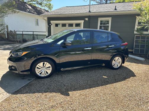Black 2021 Nissan Leaf S