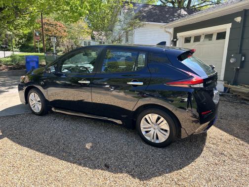 Black 2021 Nissan Leaf S
