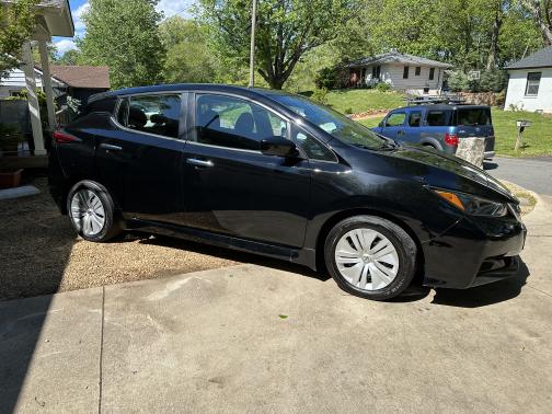 Black 2021 Nissan Leaf S