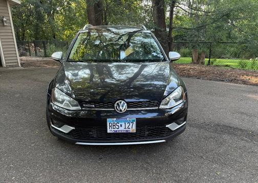 Black 2017 Volkswagen Golf Alltrack TSI SE