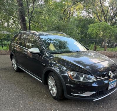 Black 2017 Volkswagen Golf Alltrack TSI SE