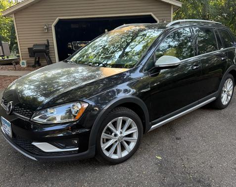 Black 2017 Volkswagen Golf Alltrack TSI SE