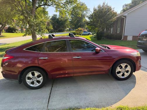 Red 2010 Honda Accord Crosstour EX-L
