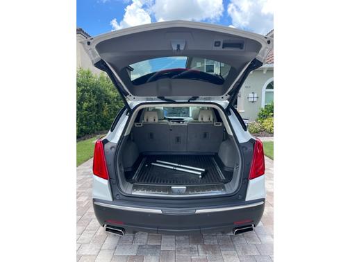 Photo 2 of 8 of 2019 Cadillac XT5 Luxury