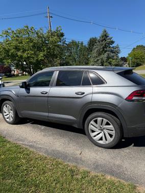 Gray 2023 Volkswagen Atlas Cross Sport 3.6L V6 SE w/Technolog