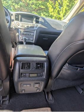 White 2019 Nissan Pathfinder SL
