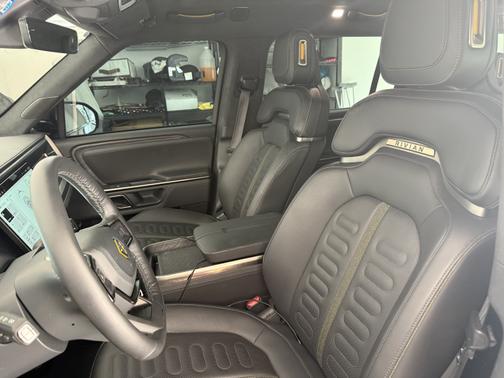 2023 Rivian R1S Adventure Quad-Motor Large Package