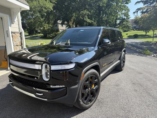 2023 Rivian R1S Adventure Quad-Motor Large Package