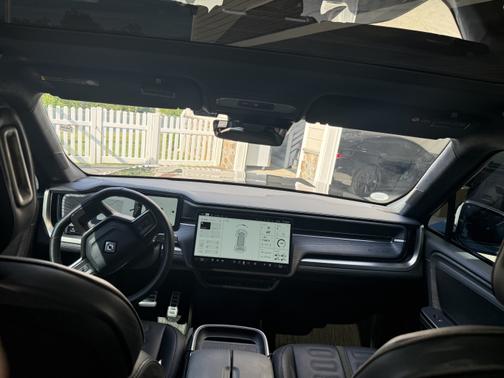 2023 Rivian R1S Adventure Quad-Motor Large Package