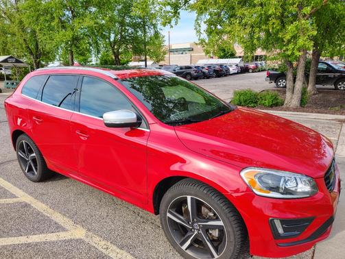 Red 2016 Volvo XC60 T6 R-Design Platinum