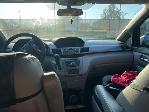 Gray 2015 Honda Odyssey LX