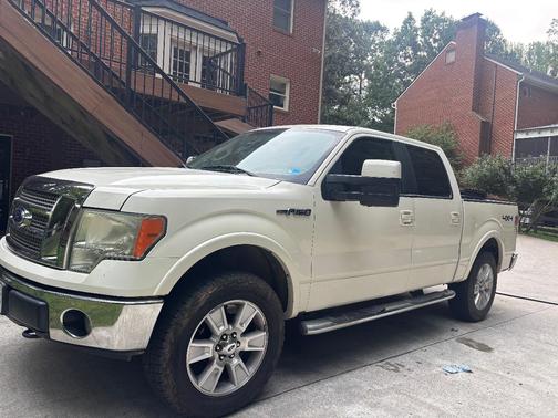Beige 2009 Ford F-150 Lariat SuperCrew