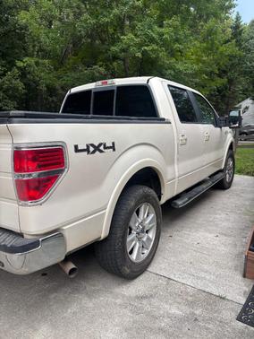 Beige 2009 Ford F-150 Lariat SuperCrew