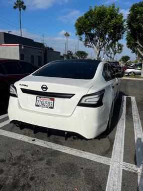 White 2015 Nissan Altima 2.5