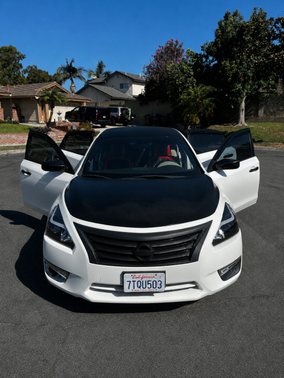 White 2015 Nissan Altima 2.5