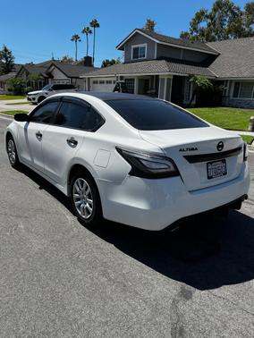 White 2015 Nissan Altima 2.5