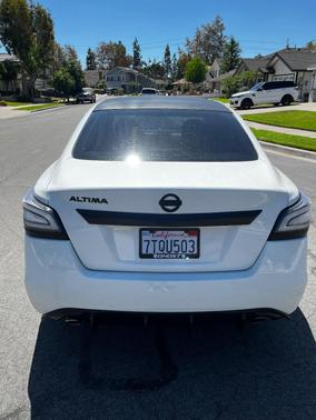 White 2015 Nissan Altima 2.5