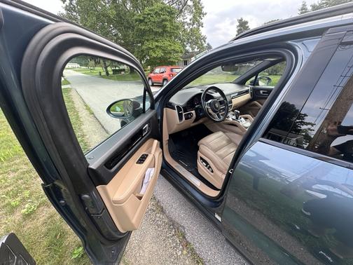 Blue 2019 Porsche Cayenne Cayenne
