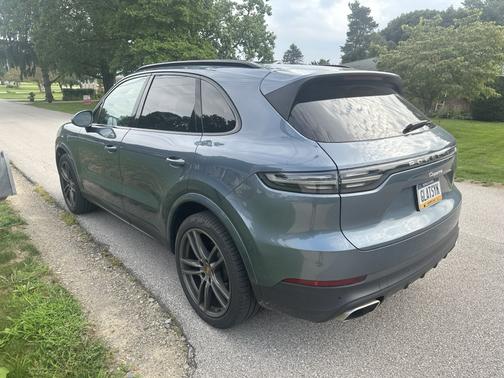 Blue 2019 Porsche Cayenne Cayenne