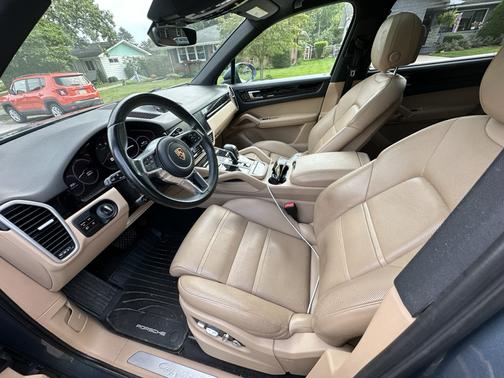 Blue 2019 Porsche Cayenne Cayenne