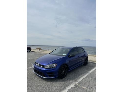 2016 Volkswagen Golf R 4-Door