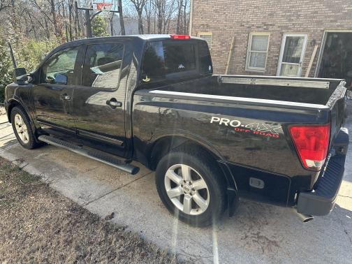 2010 Nissan Titan LE