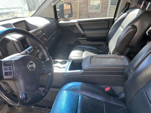 2010 Nissan Titan LE