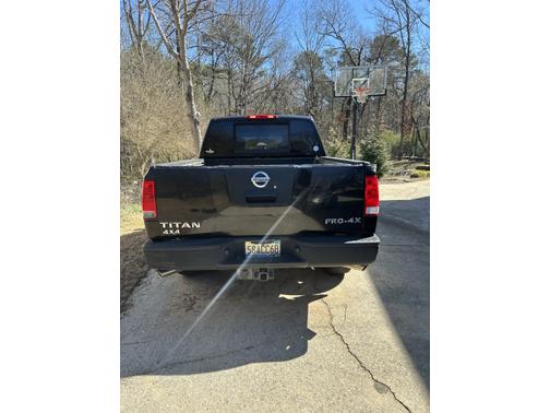 2010 Nissan Titan LE