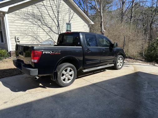 2010 Nissan Titan LE
