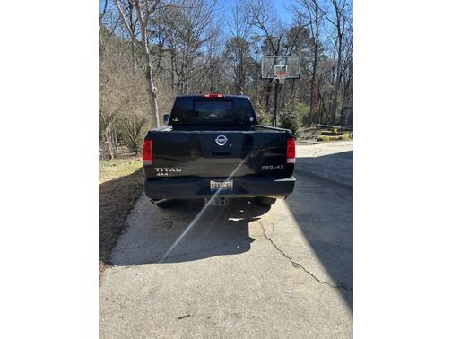 2010 Nissan Titan LE